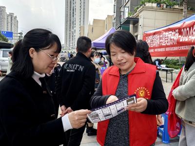 市委党校赴亿利社区开展志愿服务活动