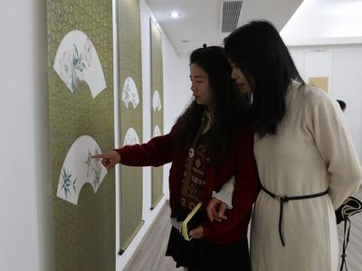 《灼灼其华》女画家四条屏邀请展今日开展